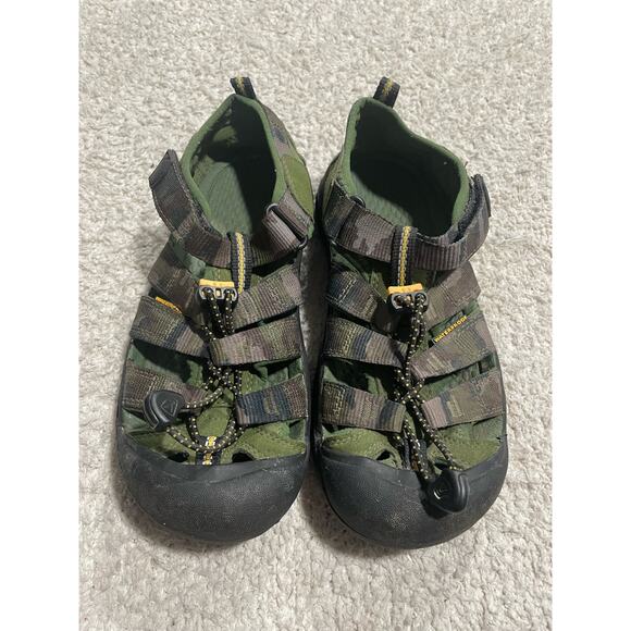 Keen Newport Big Kid's Size 3 EU 35 Waterproof Outdoor Sandals Green - Picture 1 of 11